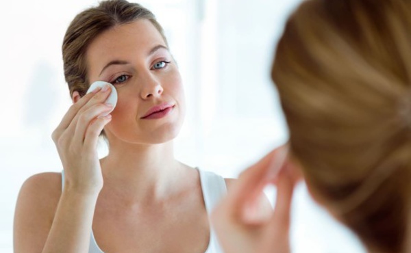 Démaquillant : 5 recettes maison naturelles
