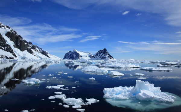 Antarctique : Découverte d'un immense "réservoir" d'eau souterrain