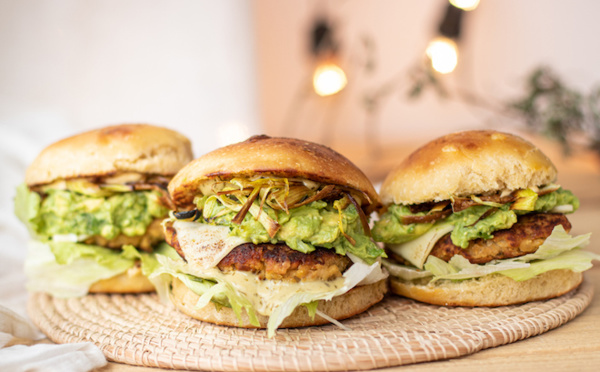 Burger au poulet épicé et au guacamole