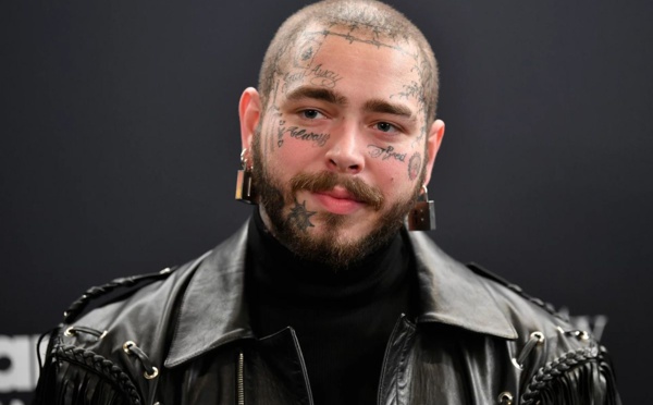 Post Malone fait une mauvaise chute en plein concert