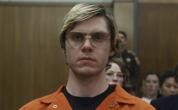 « Dahmer » : les familles des victimes sont en colère contre la série Netflix qui fait un carton