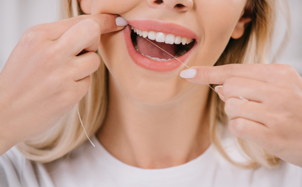 Comment enlever le tartre et la plaque dentaire à la maison ?