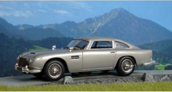 Une vente aux enchères James Bond rapporte près de 8 millions d'euros