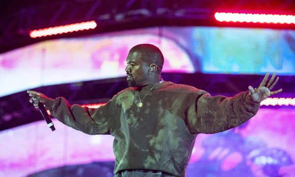 Le rappeur Kanye West rachète le réseau social conservateur Parler