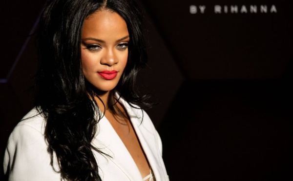 Rihanna annonce son retour à la musique avec le titre "Lift Me Up"