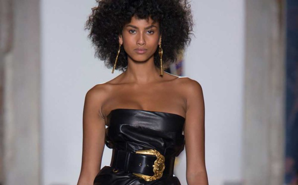 La mannequin Imaan Hammam va lancer sa propre ligne de lunettes de soleil
