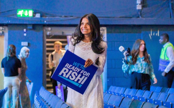 Royaume-Uni : qui est Akshata Murty, l’épouse du nouveau Premier ministre Rishi Sunak ?