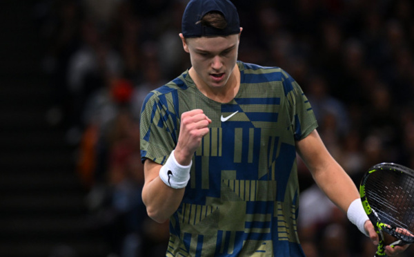 Tennis : Le Danois Holger Rune bat Novak Djokovic et remporte le Masters 1000 de Paris