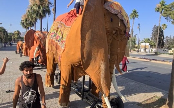 Spectacles de théâtre de rue avec « Ala Al Khachaba » sur la Chaîne Athakafia