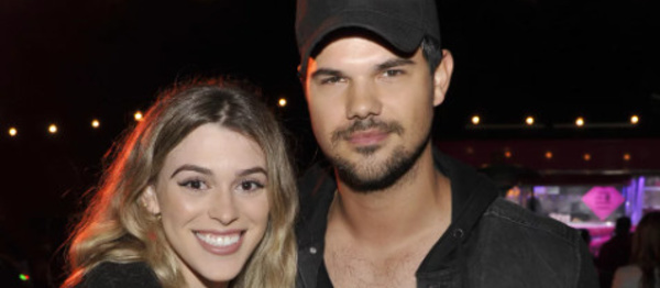 La star de Twilight Taylor Lautner et sa fiancée Taylor Dome se sont dit “oui” 