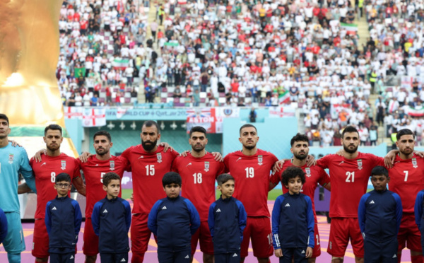 Mondial 2022 : Les onze joueurs iraniens s'abstiennent de chanter leur hymne