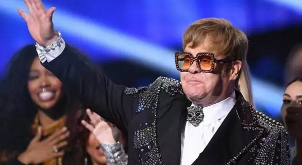 Elton John à Glastonbury le 25 juin pour un dernier concert au Royaume-Uni