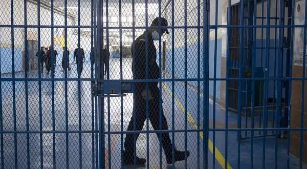 100.000 détenus, dont la moitié en préventive, c’est trop…