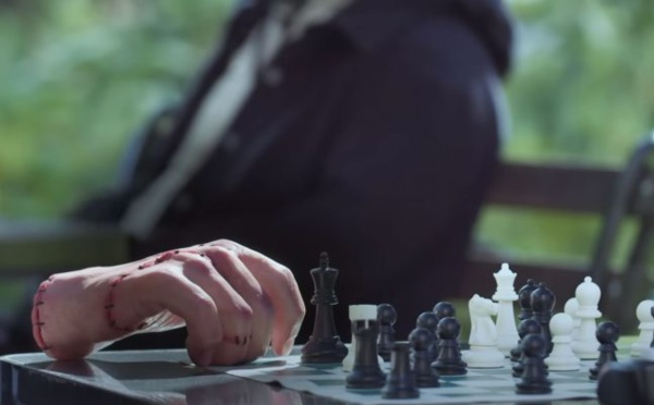 Mercredi : la Chose de la famille Addams se promène dans les rues de New York