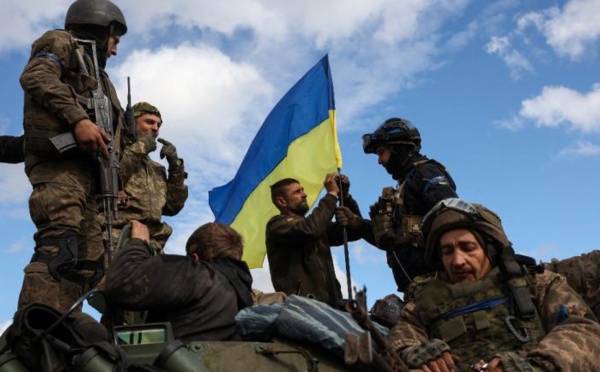 Ukraine : 64 soldats et un Américain libérés dans un échange avec la Russie, selon Kiev