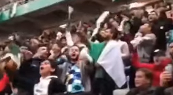 ‘’Donnez-lui des bananes, le Marocain est un animal’’… Merci l’Algérie !