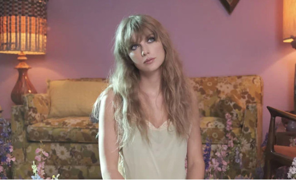 «Lavender Haze» : le nouveau clip de Taylor Swift