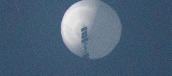 Un ballon "  espion " chinois dans le ciel américain !?