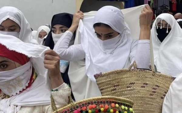 À Tanger, les femmes marquent la journée de la femme en arborant du "Hayk"