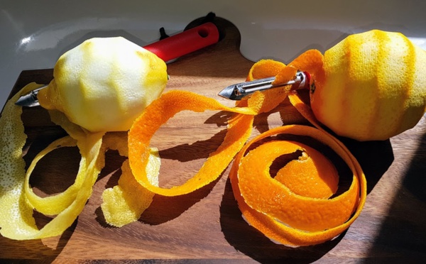 Écorces d’orange : ne les jetez plus mais recyclez-les grâce à cette astuce
