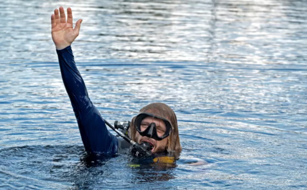 Après 100 jours passés sous l’eau, cet Américain est de retour sur la terre ferme