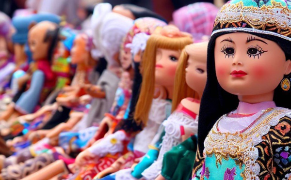 Journée mondiale de la poupée : On n'est jamais trop vieux pour jouer à la poupée !