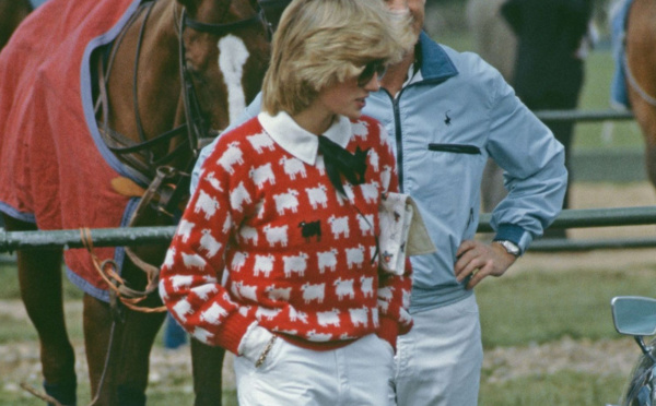 Un pull iconique de la princesse Diana aux enchères à 50 000 dollars