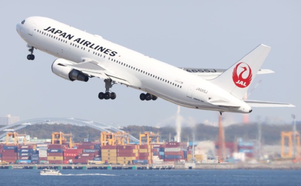 Japan Airlines propose une idée surprenante pour réduire le poids des bagages à vêtements