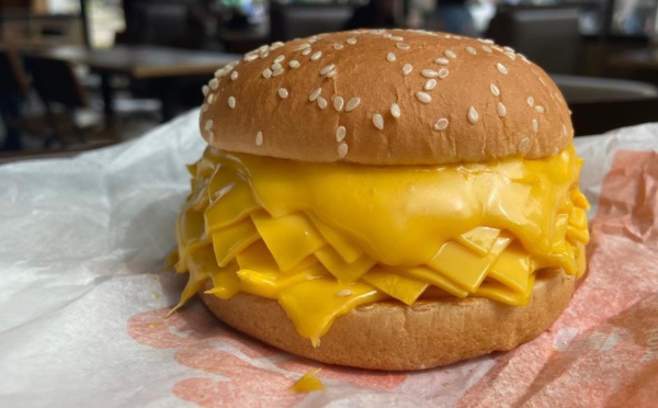 Thaïlande : Burger King lance un nouveau burger avec... vingt tranches de fromage