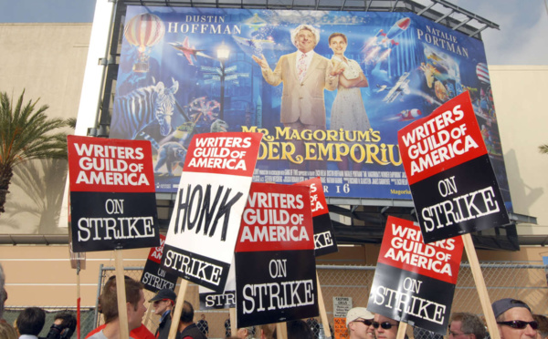 Grève Hollywood : Rassemblement solidaire de professionnels du cinéma et de la télévision à New York