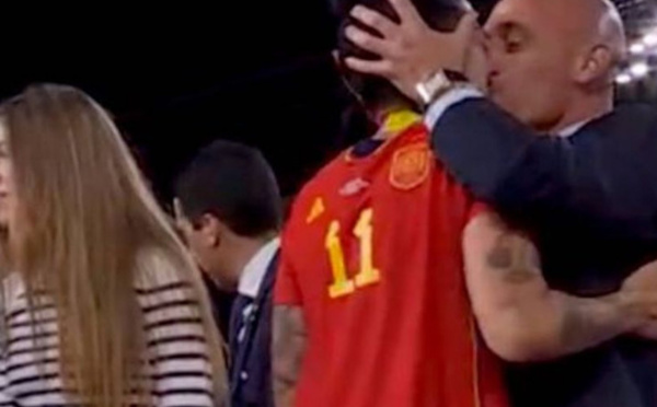 Baiser forcé : l’ONU regrette la persistance du «sexisme» dans le sport