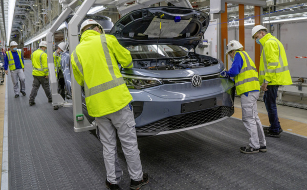 Faute de ventes suffisantes, Volkswagen réduit la production de modèles électriques