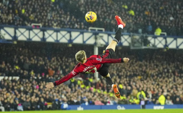 Premier League : avec Amrabat, Manchester United enfonce Everton