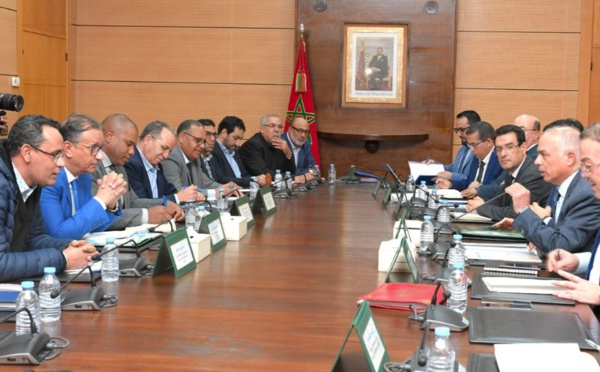 Enfin, le gouvernement acte le gel du Statut unifié et suspend les nouvelles sanctions disciplinaires