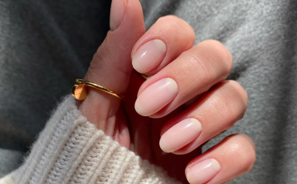 Manucure Russe : Une esthétique raffinée, mais à quels risques ?