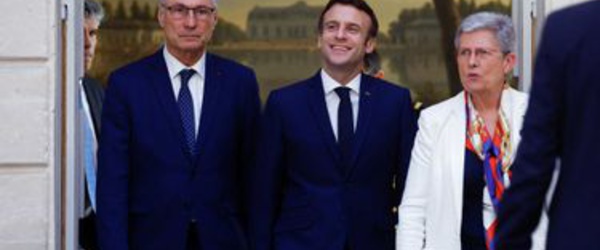 Emmanuel Macron nomme  un pourfendeur de la Françafrique" envoyé spécial" en Afrique