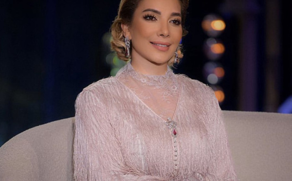 Asalah Nasri rayonne en caftan marocain dans l"émission 'Alf Lila Wa Lila'"