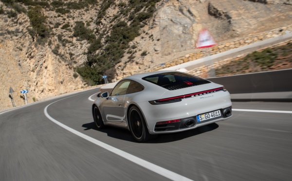 ​Porsche 911 hybride : la sportive légendaire se met à l'électricité !