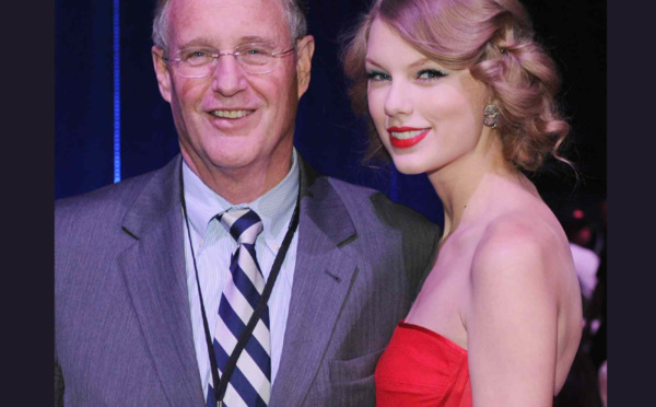 Affaire du photographe à Sydney : Pas d'inculpation pour le père de Taylor Swift