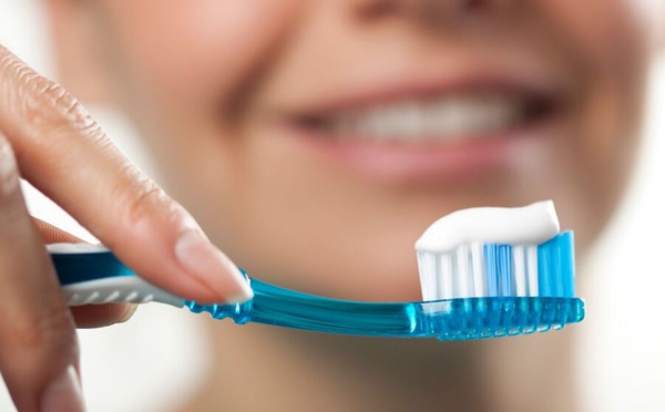 Le fluorure dans le dentifrice : ami ou ennemi de nos dents ?