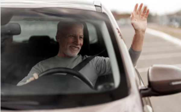 Au-delà du volant : les gestes de courtoisie entre conducteurs