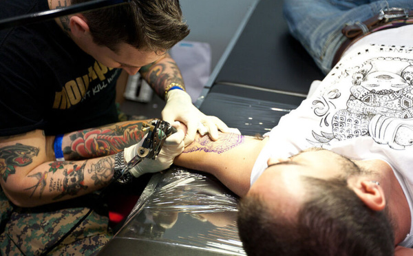 Les tatouages augmenteraient les risques de cancer du sang,