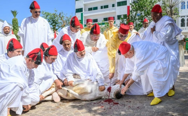 SM le Roi, Amir Al Mouminine, accomplit la prière de l’Aïd Al-Adha