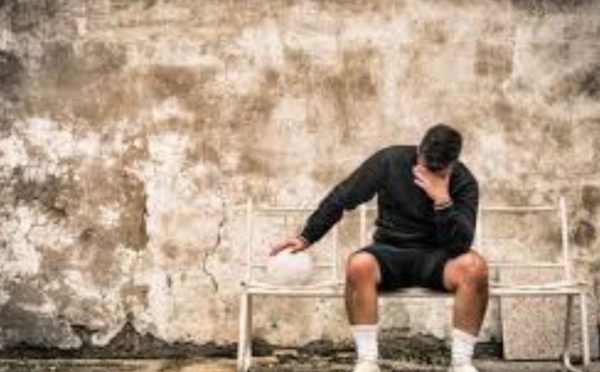 Les troubles psychiques chez les footballeurs professionnels : un tabou mortel