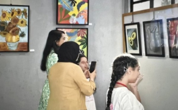 Découverte artistique à Tanger : exposition "La Magie des Débuts" au centre culturel Iklyle