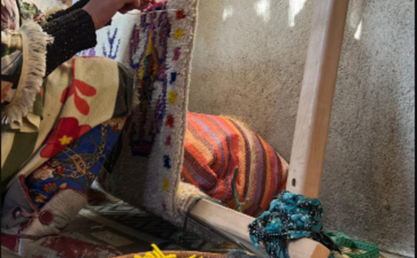 Fadwa El Menzhi : de Paris à Anfgou, une Marocaine du Monde valorise le tissage traditionnel pour l'indépendance des femmes