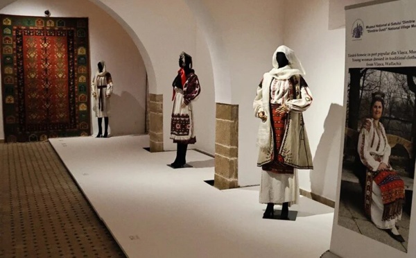 Quand la mode raconte l’histoire : Maroc et Roumanie à Rabat