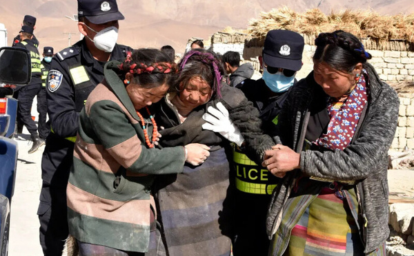 Le Tibet tremble, la Chine retient son souffle