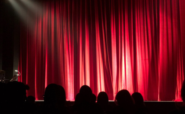 Journée mondiale du théâtre : le Maroc célèbre l’art dramatique avec un programme national ambitieux