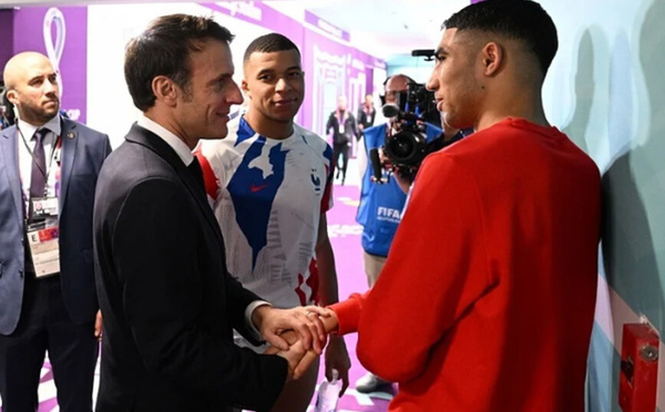 Emmanuel Macron salue Achraf Hakimi après le sacre historique du PSG